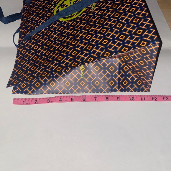 Tory Burch Glossy Paper Gift Bag Iconic Logo Size 12x16x6’’ Designer Collectible - Picture 4 of 4